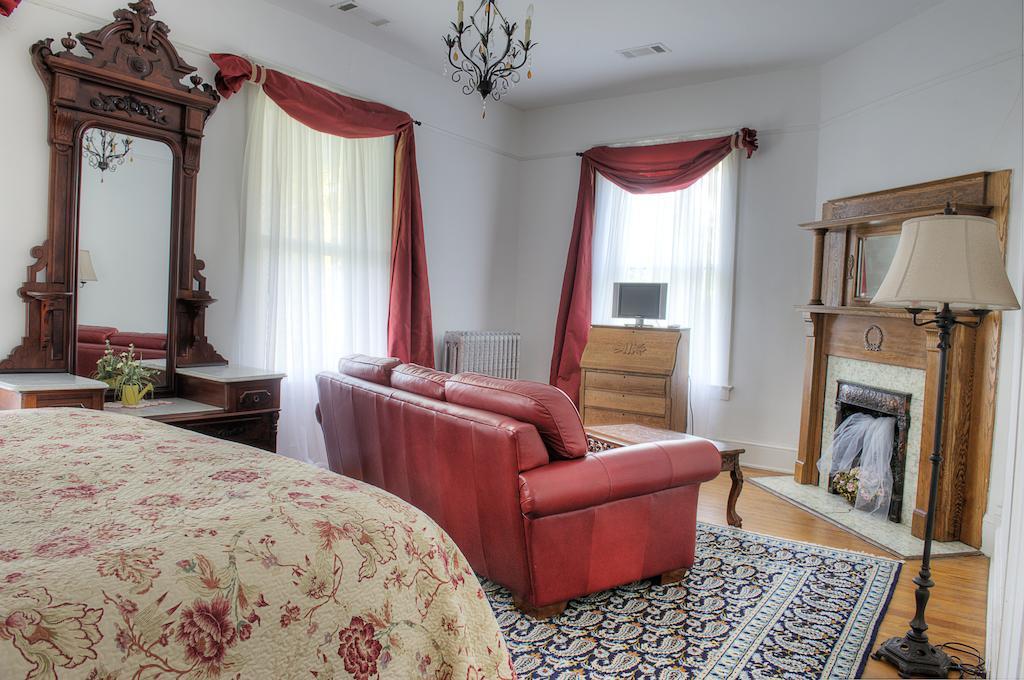 The Jackie O' House Bed And Breakfast Колумбус Экстерьер фото